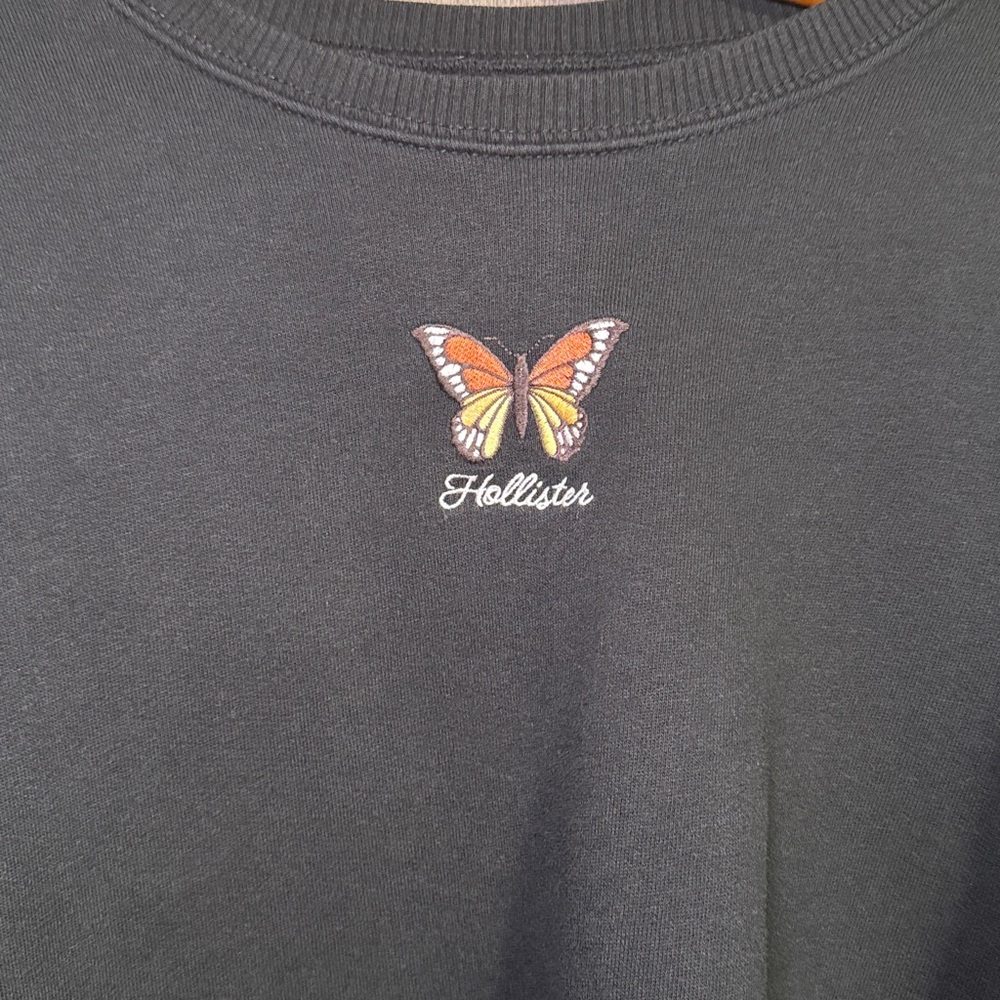 Hollister Women's Embroidered Butterfly Cropped Sweatshirt Size Medium EUC - Picture 4 of 9